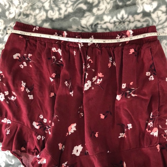 Ruffled Burgundy Floral Shorts Size XS - Picture 8 of 10